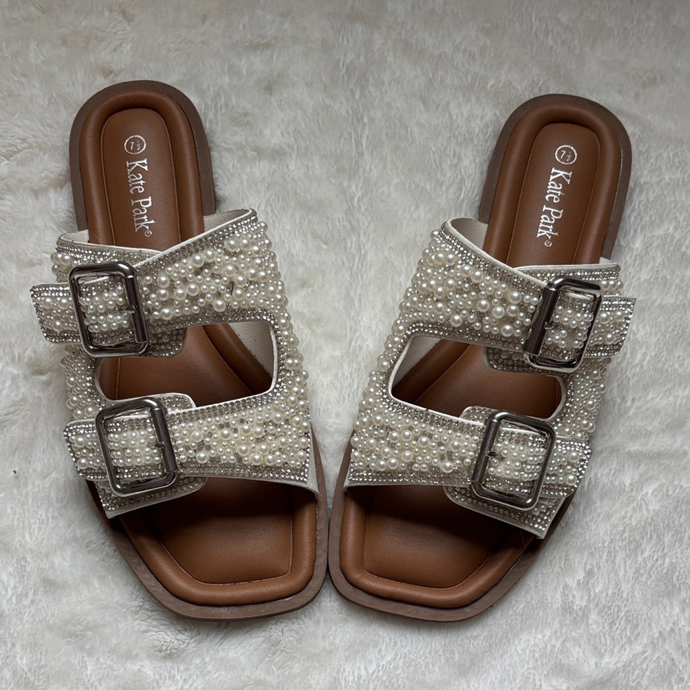 Kate Park Pearl Buckle Sandals - White